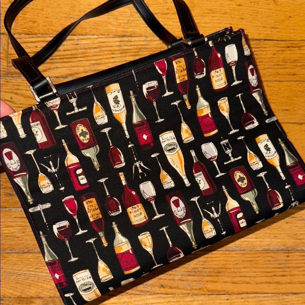 🍷CLASSIS WINE THEMED BAG/ PURSE WITH A BIT OF BLING🍷